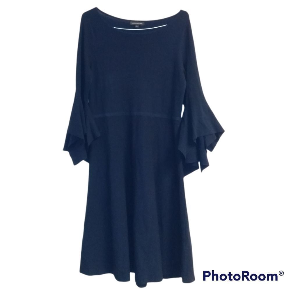 Banana Republic Navy Blue Heavy Weight Mermaid Sleeve Dress . 💙